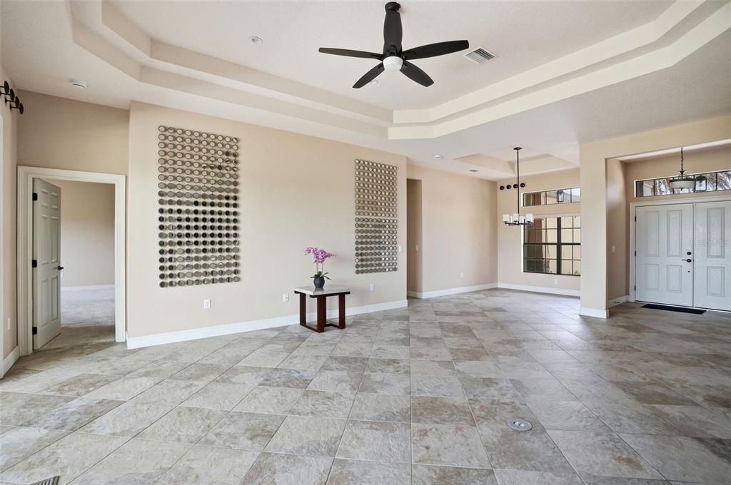 En Venta: $429,900 (4 camas, 3 baños, 2181 Pies cuadrados)