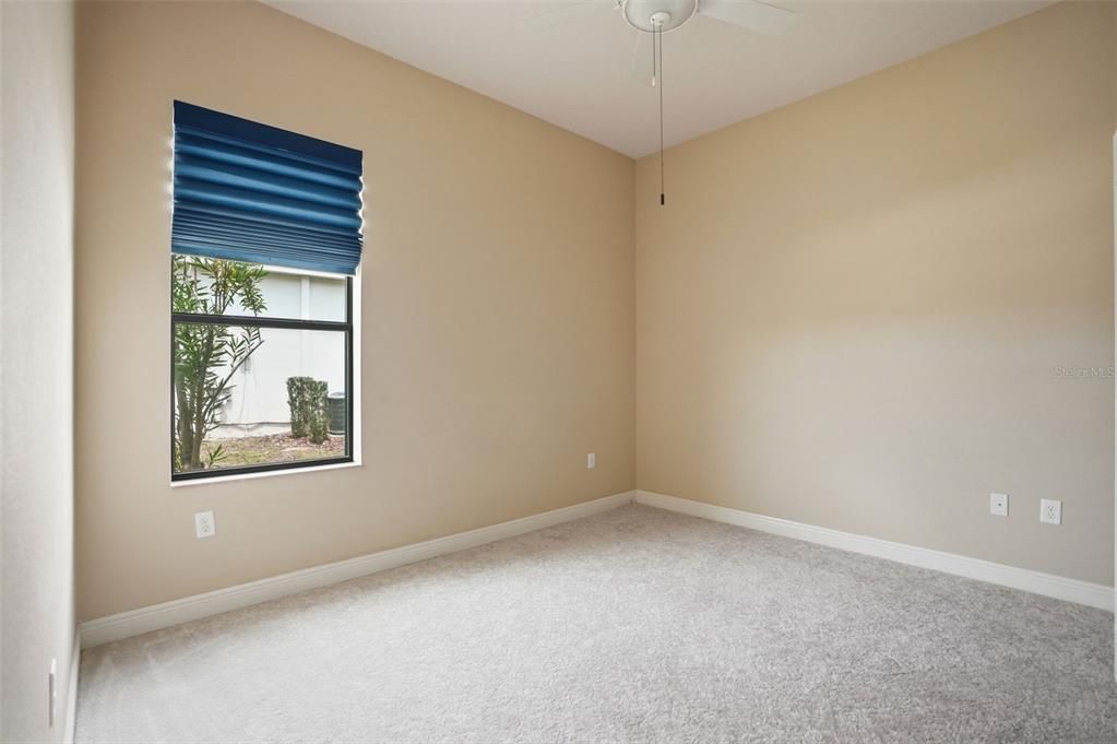 En Venta: $429,900 (4 camas, 3 baños, 2181 Pies cuadrados)