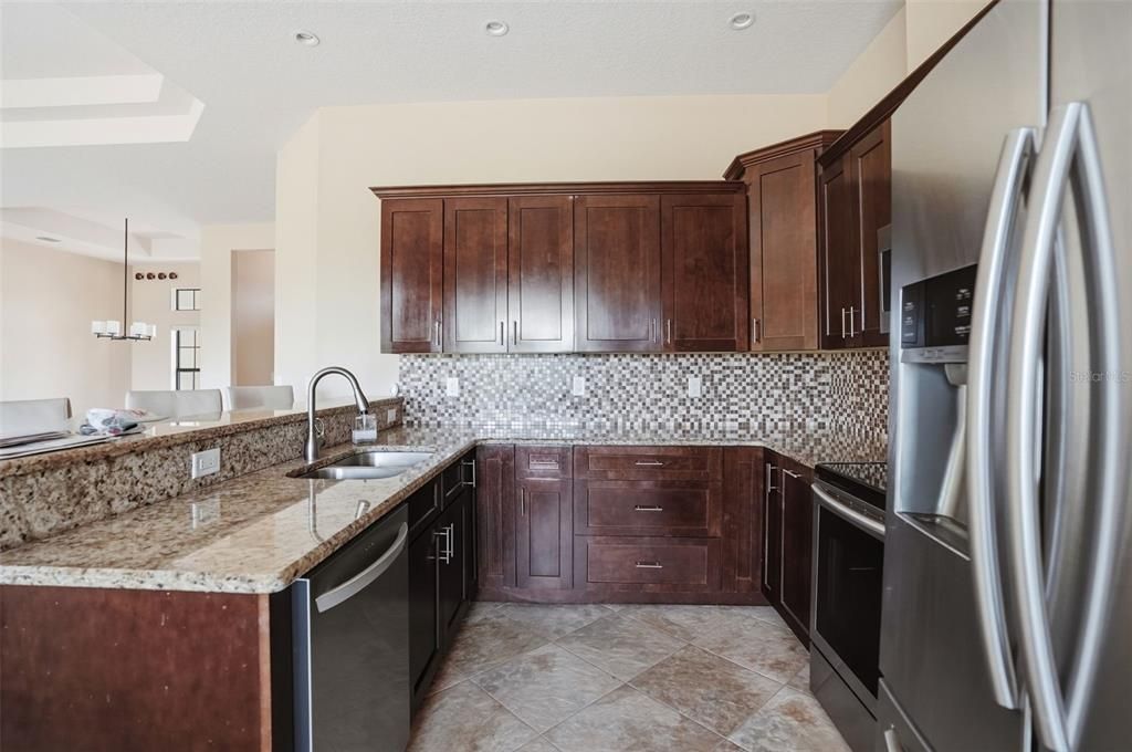 En Venta: $429,900 (4 camas, 3 baños, 2181 Pies cuadrados)