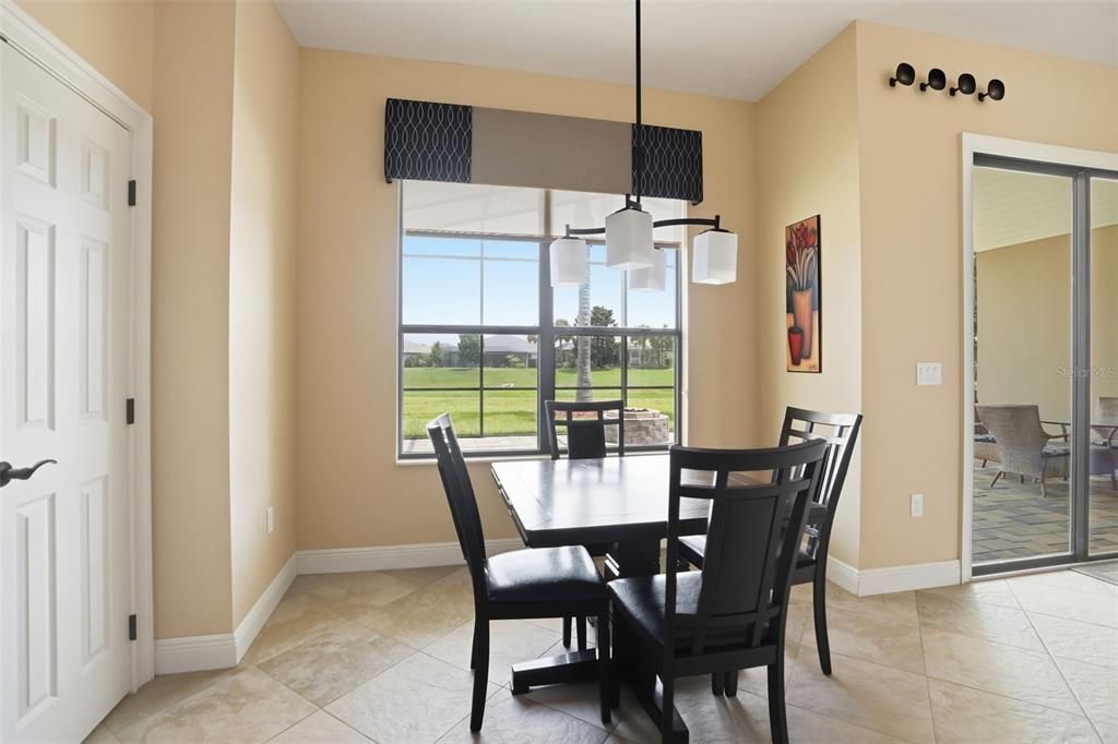 En Venta: $429,900 (4 camas, 3 baños, 2181 Pies cuadrados)