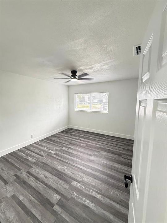 For Sale: $510,000 (6 beds, 3 baths, 1948 Square Feet)