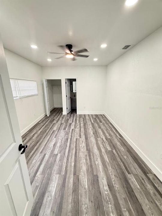 For Sale: $510,000 (6 beds, 3 baths, 1948 Square Feet)