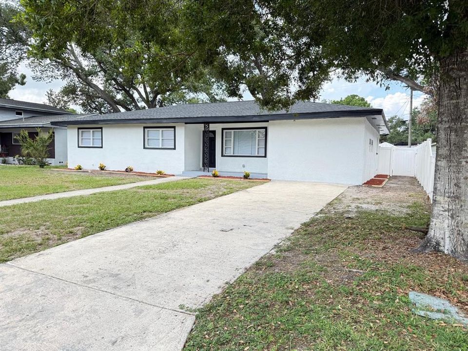 For Sale: $510,000 (6 beds, 3 baths, 1948 Square Feet)