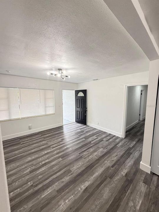 For Sale: $510,000 (6 beds, 3 baths, 1948 Square Feet)