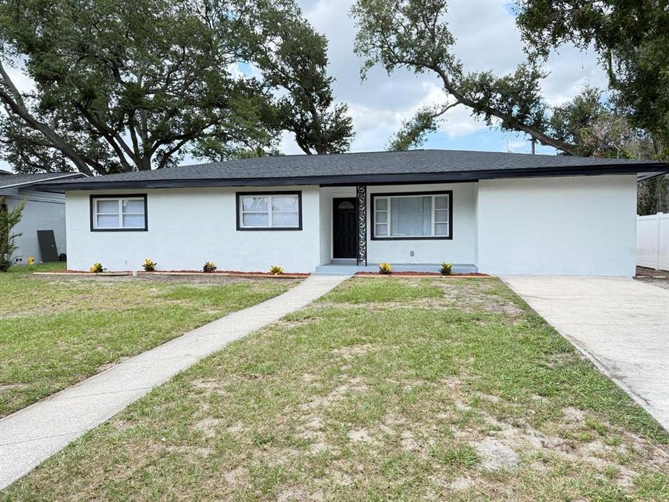For Sale: $510,000 (6 beds, 3 baths, 1948 Square Feet)