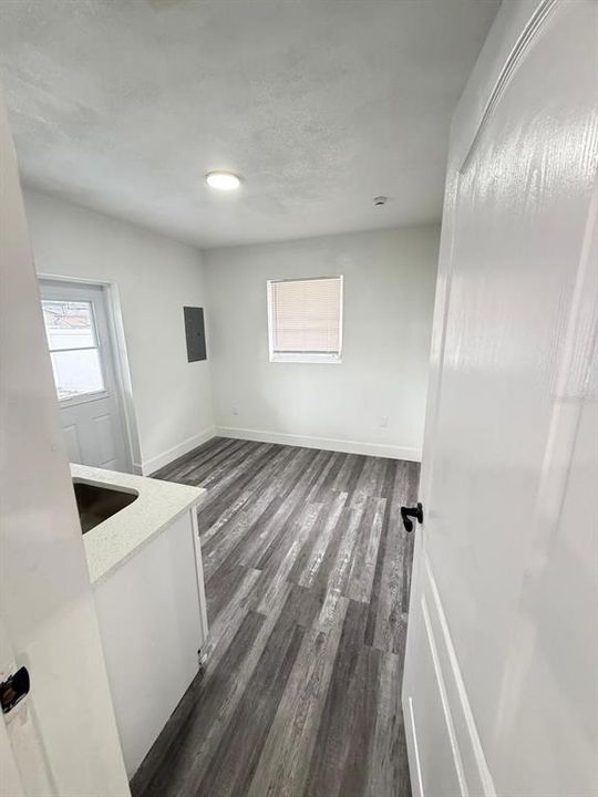 For Sale: $510,000 (6 beds, 3 baths, 1948 Square Feet)