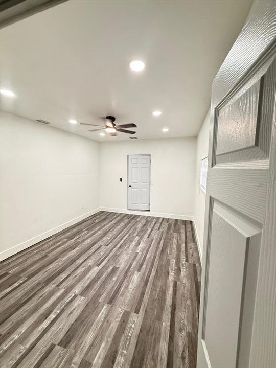 For Sale: $510,000 (6 beds, 3 baths, 1948 Square Feet)