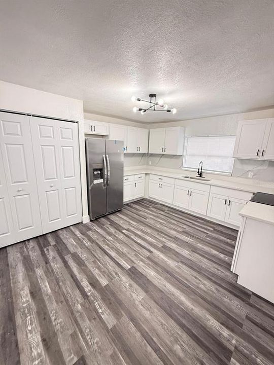 For Sale: $510,000 (6 beds, 3 baths, 1948 Square Feet)