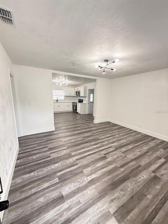 For Sale: $510,000 (6 beds, 3 baths, 1948 Square Feet)