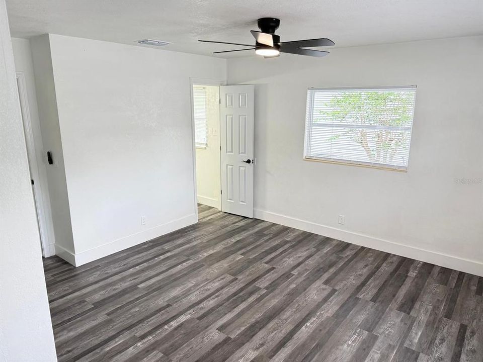 For Sale: $510,000 (6 beds, 3 baths, 1948 Square Feet)