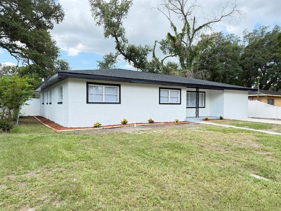 For Sale: $510,000 (6 beds, 3 baths, 1948 Square Feet)