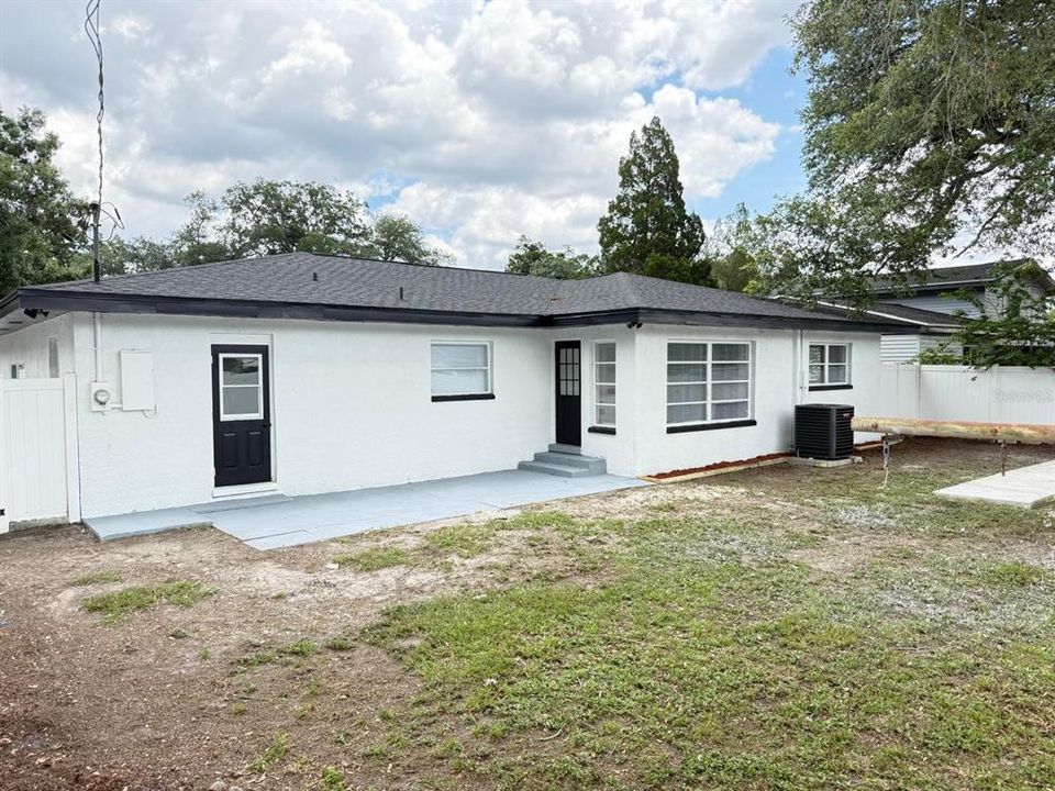 For Sale: $510,000 (6 beds, 3 baths, 1948 Square Feet)