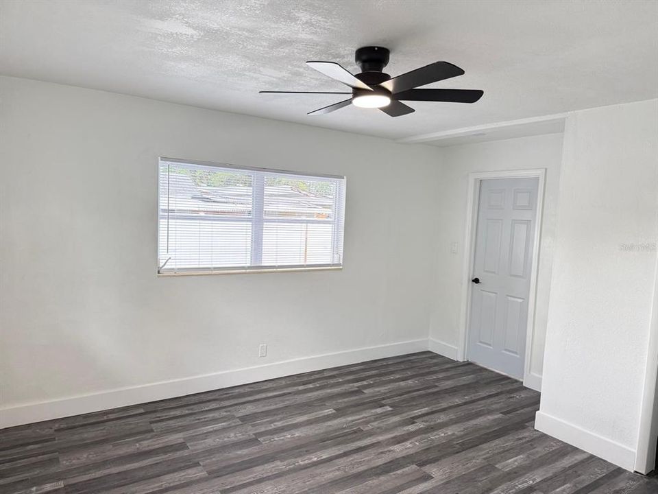 For Sale: $510,000 (6 beds, 3 baths, 1948 Square Feet)