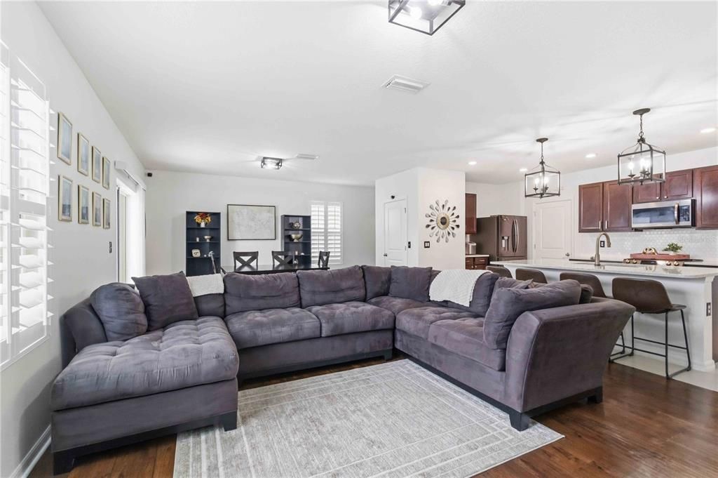 For Sale: $362,500 (4 beds, 2 baths, 2328 Square Feet)