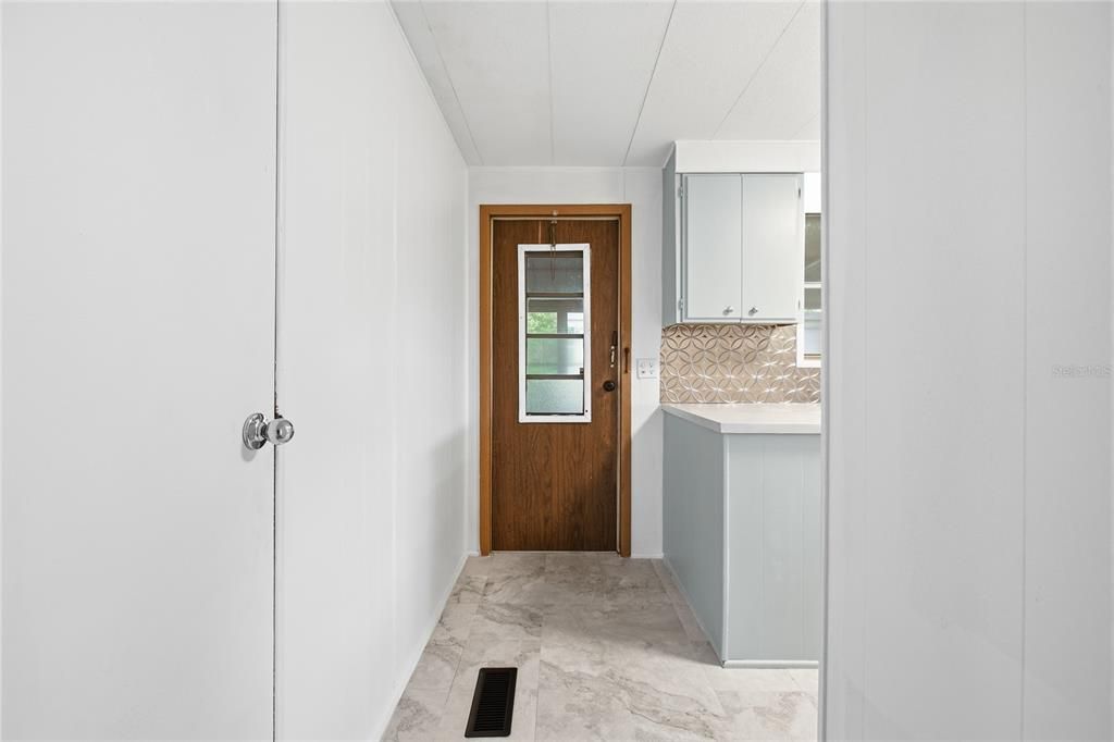 На продажу: $169,900 (2 спален, 2 ванн, 1056 Квадратных фут)