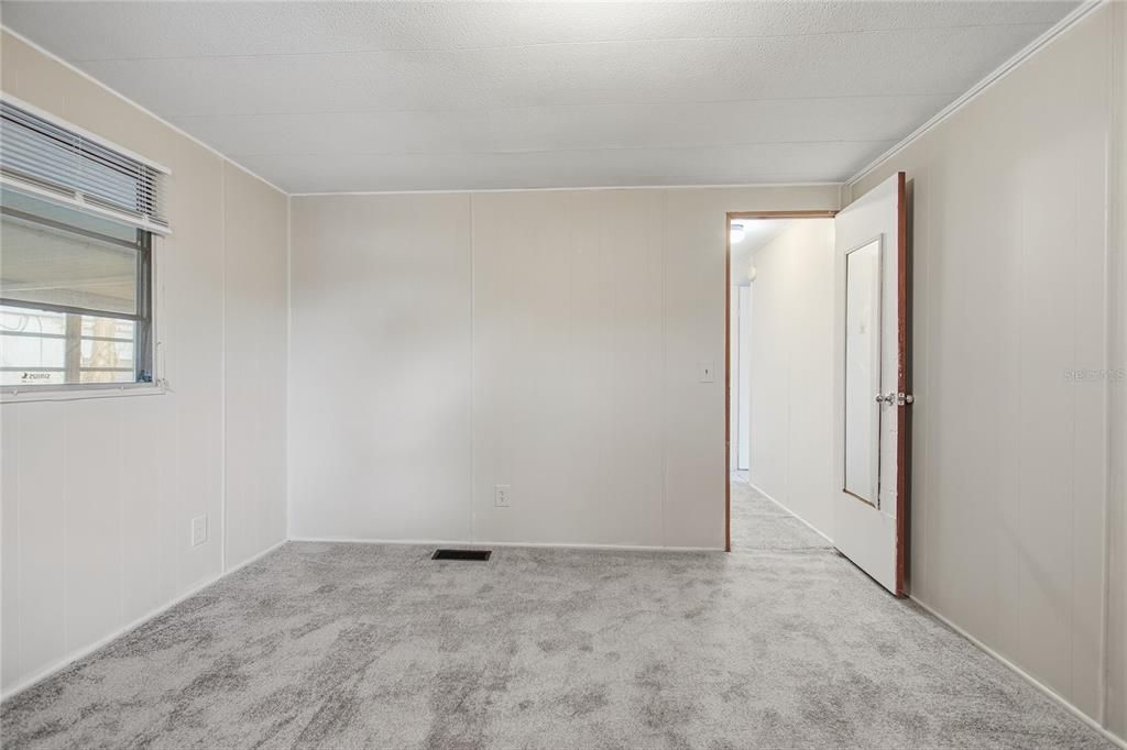 На продажу: $169,900 (2 спален, 2 ванн, 1056 Квадратных фут)