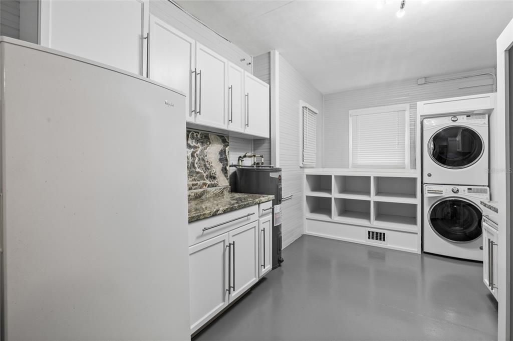 For Sale: $415,000 (3 beds, 1 baths, 3100 Square Feet)