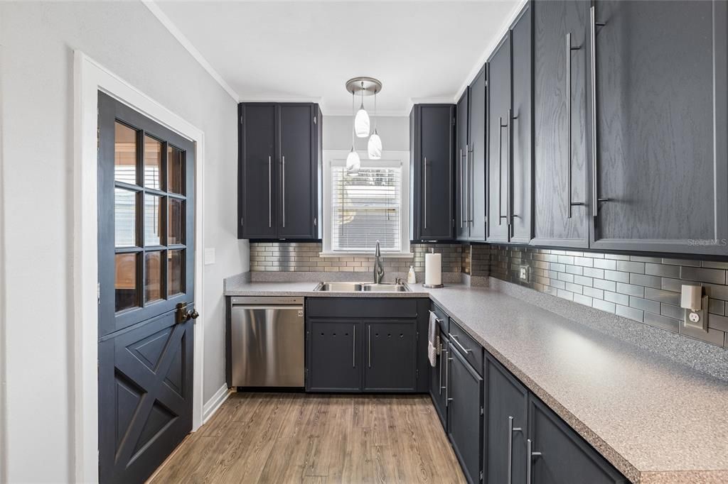 For Sale: $415,000 (3 beds, 1 baths, 3100 Square Feet)