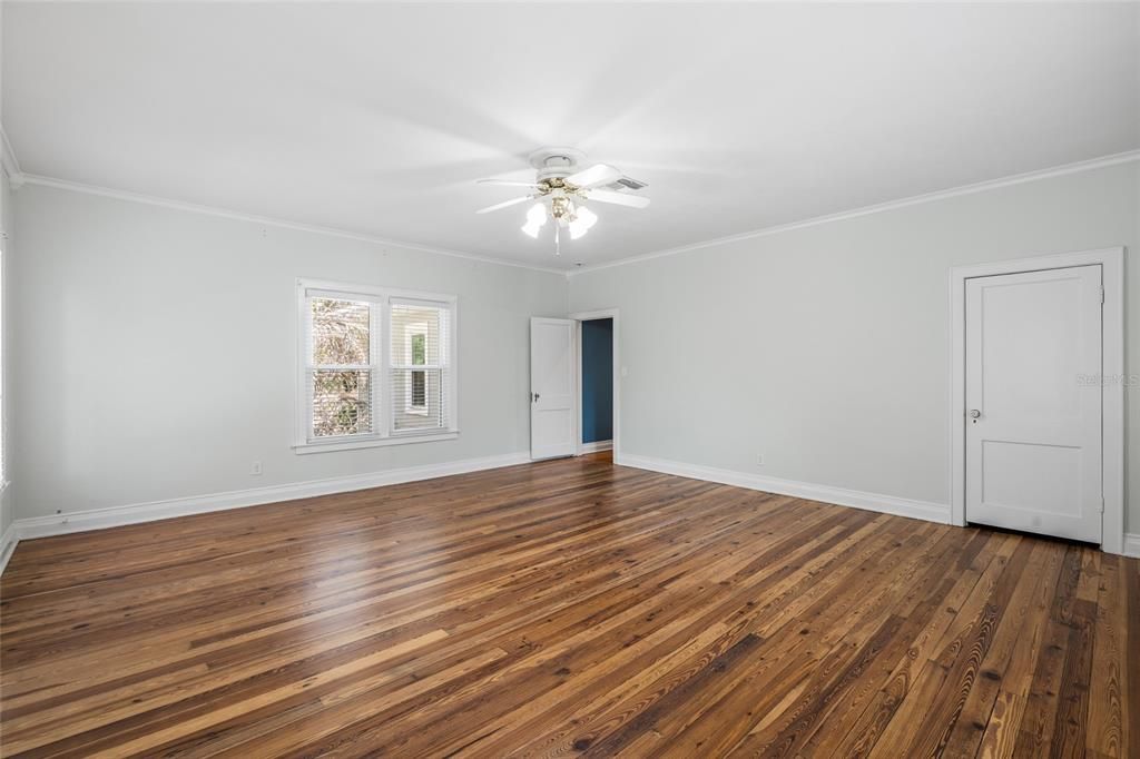 For Sale: $415,000 (3 beds, 1 baths, 3100 Square Feet)