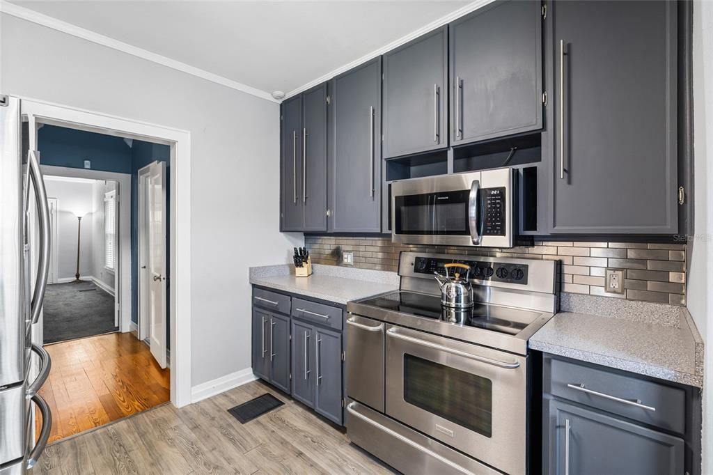 For Sale: $415,000 (3 beds, 1 baths, 3100 Square Feet)