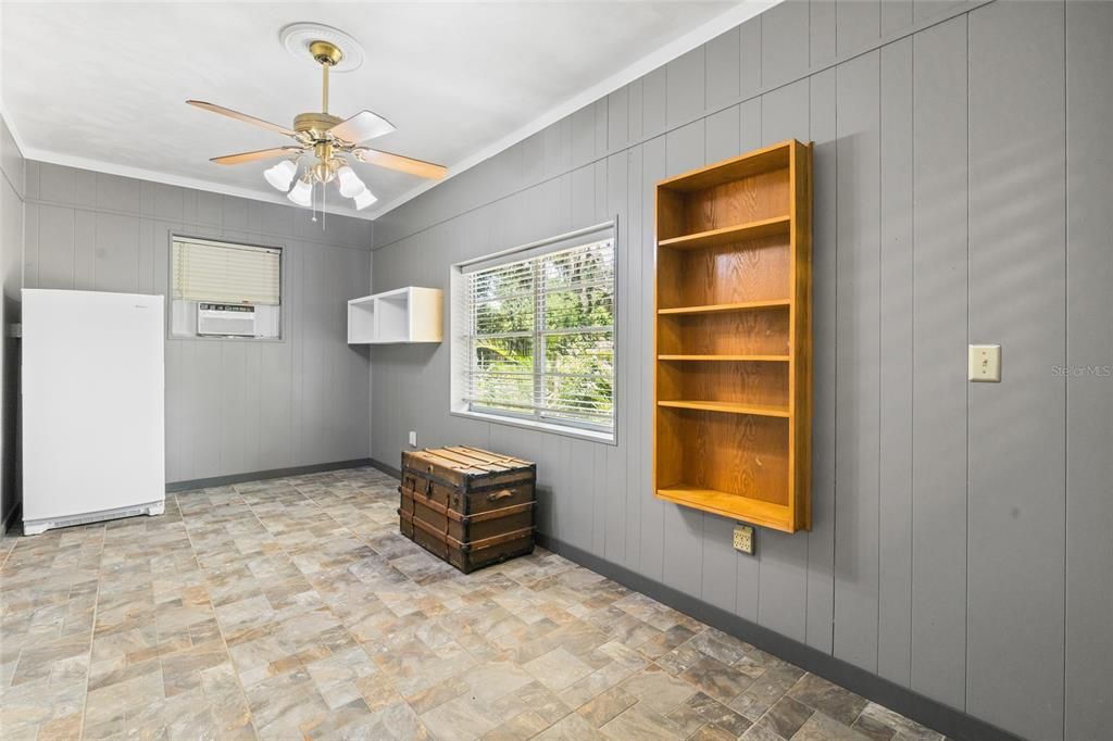 For Sale: $415,000 (3 beds, 1 baths, 3100 Square Feet)
