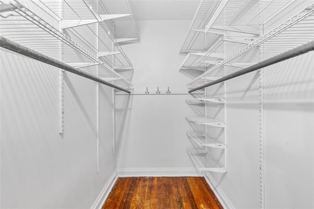 For Sale: $415,000 (3 beds, 1 baths, 3100 Square Feet)