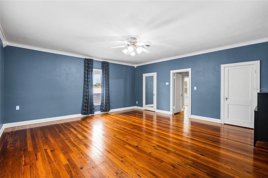 For Sale: $415,000 (3 beds, 1 baths, 3100 Square Feet)