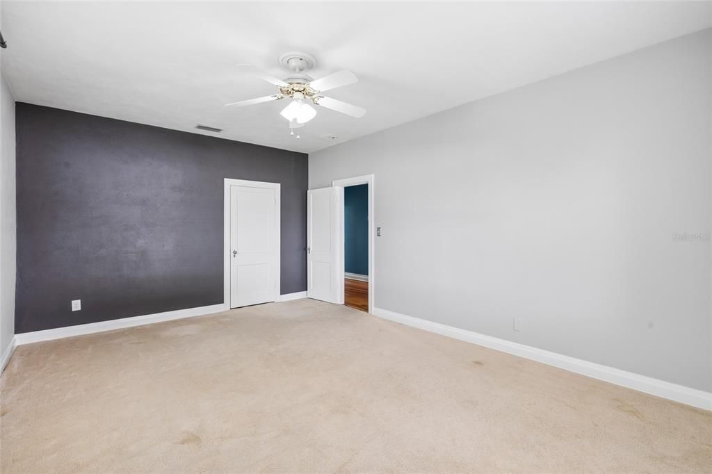 For Sale: $415,000 (3 beds, 1 baths, 3100 Square Feet)