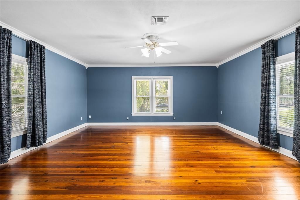 For Sale: $415,000 (3 beds, 1 baths, 3100 Square Feet)