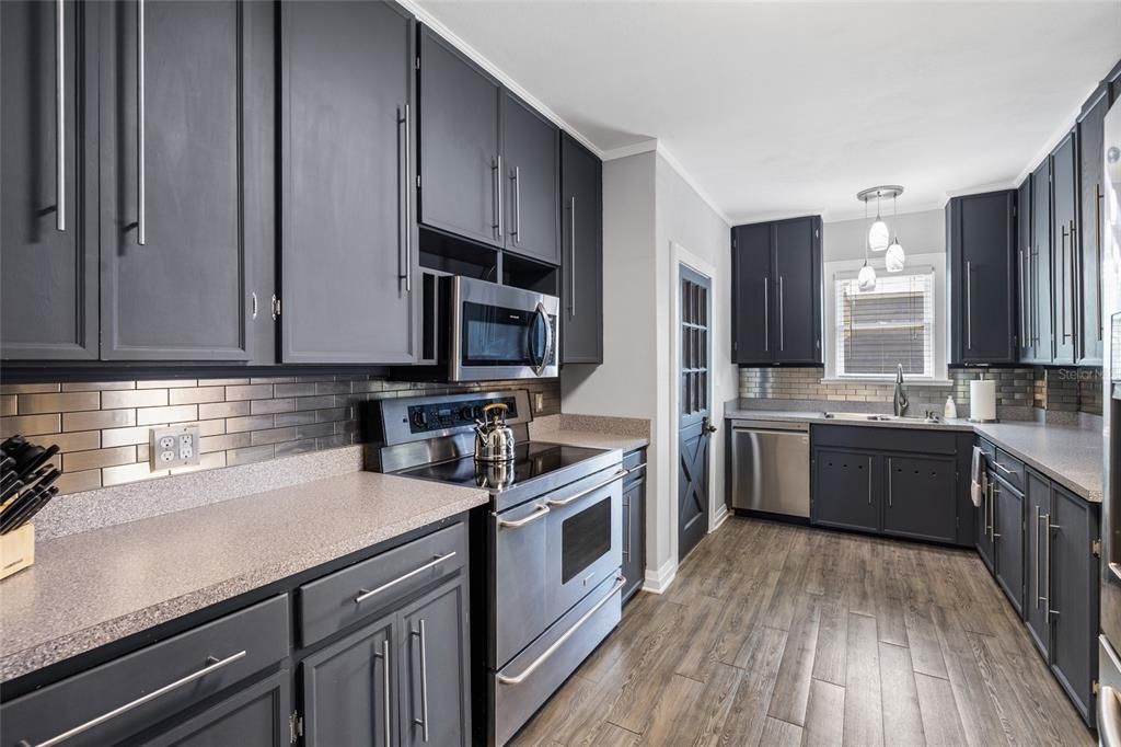 For Sale: $415,000 (3 beds, 1 baths, 3100 Square Feet)