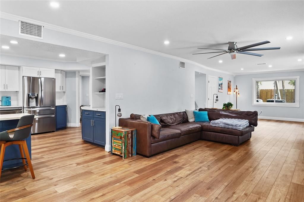 For Sale: $899,000 (3 beds, 2 baths, 2728 Square Feet)