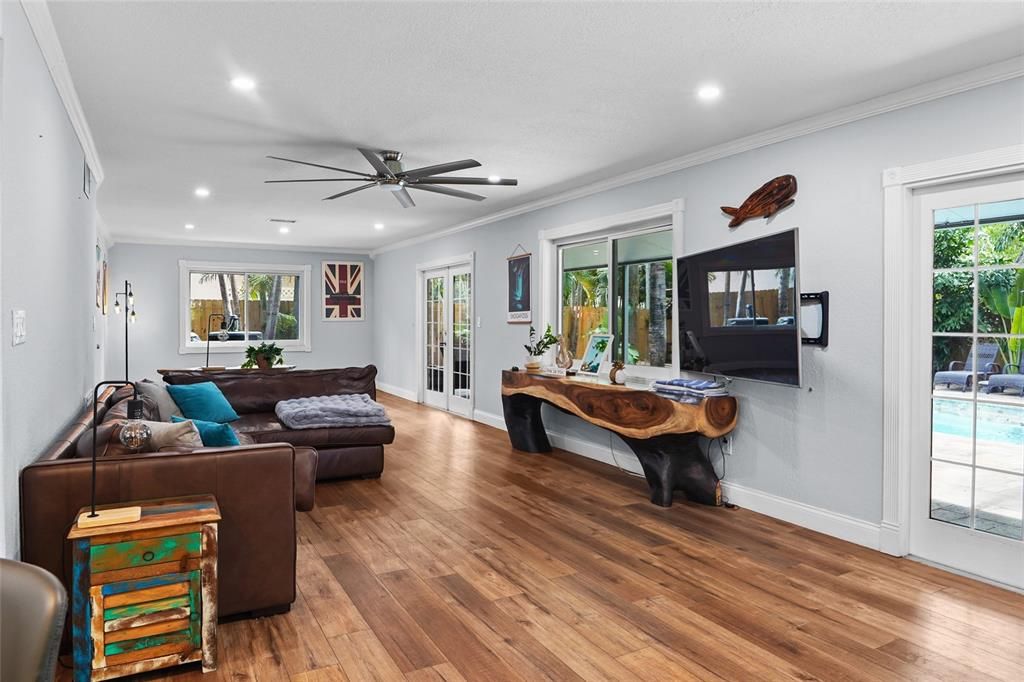 For Sale: $899,000 (3 beds, 2 baths, 2728 Square Feet)