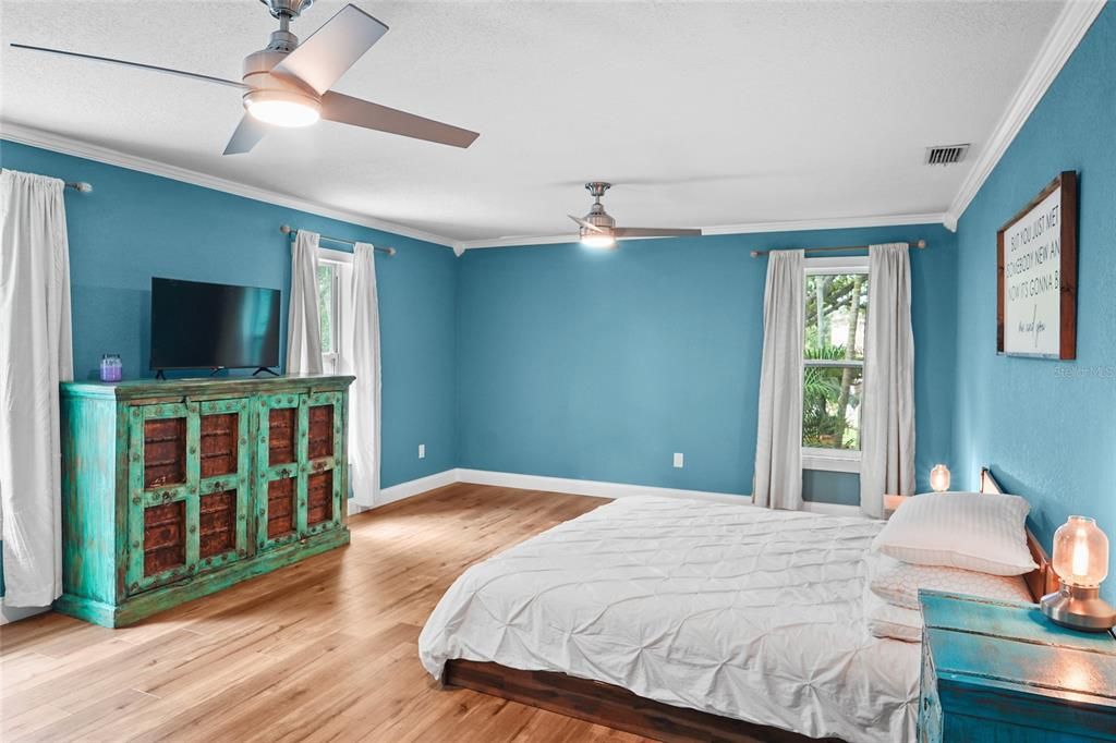 For Sale: $899,000 (3 beds, 2 baths, 2728 Square Feet)