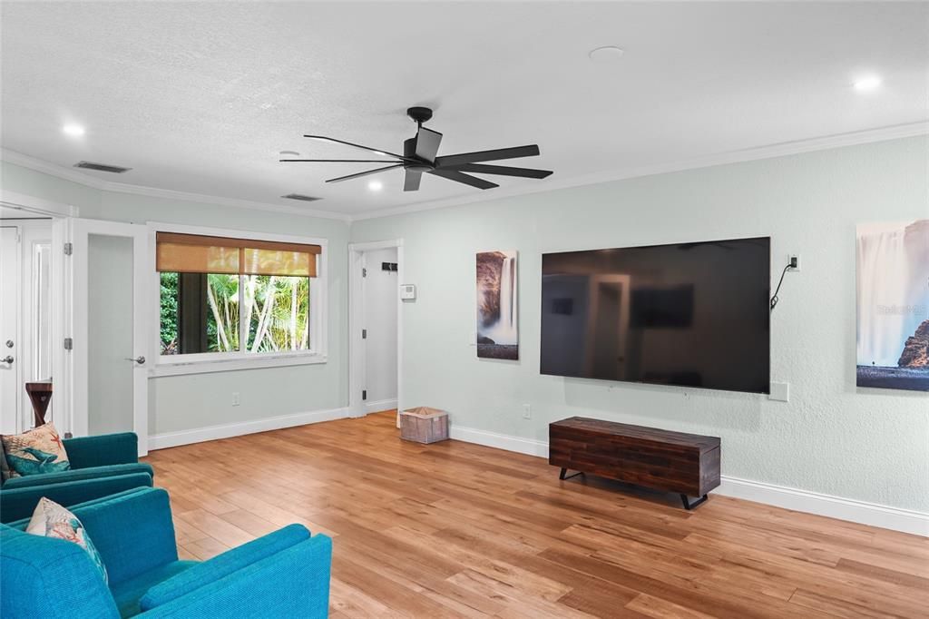 For Sale: $899,000 (3 beds, 2 baths, 2728 Square Feet)
