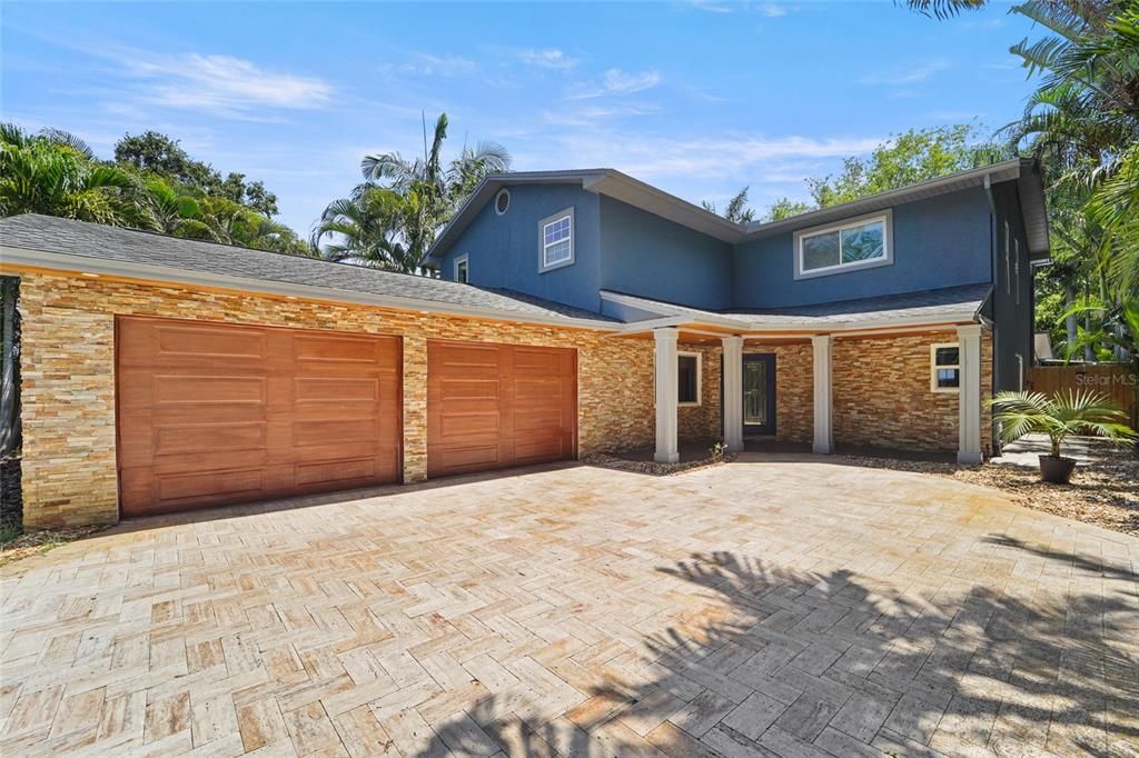 For Sale: $899,000 (3 beds, 2 baths, 2728 Square Feet)