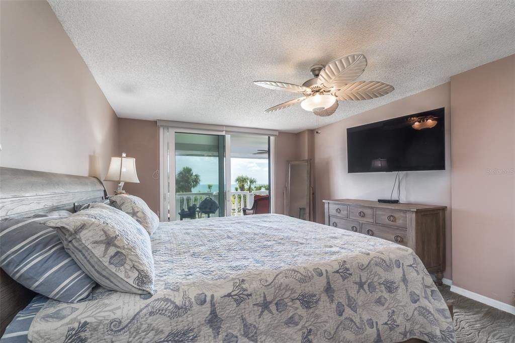 For Sale: $819,900 (2 beds, 2 baths, 1515 Square Feet)