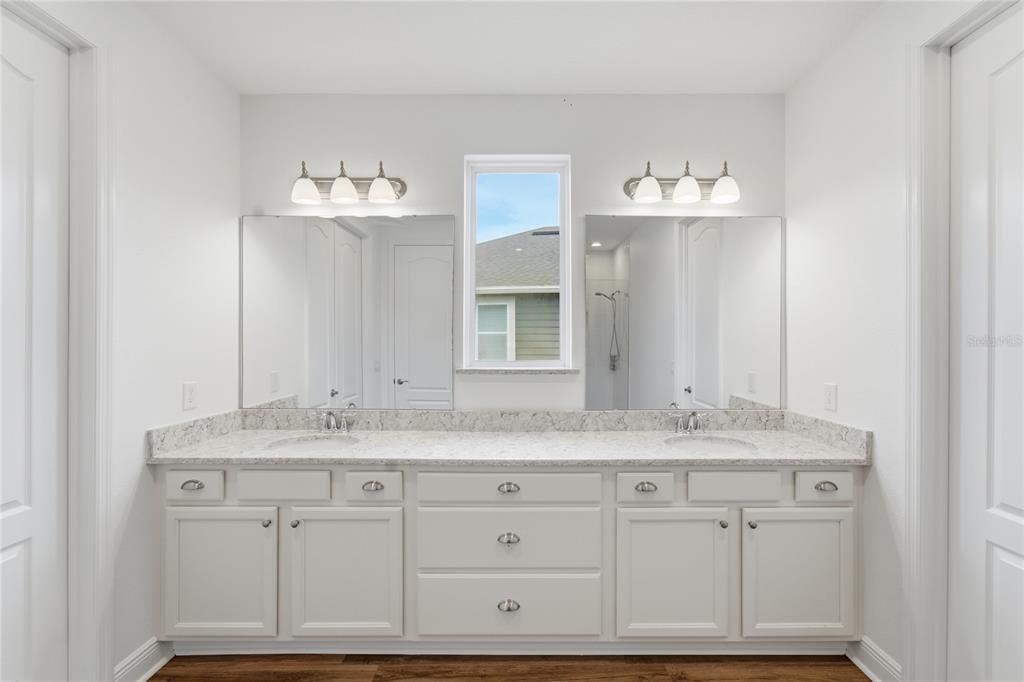 For Sale: $968,800 (5 beds, 4 baths, 3777 Square Feet)