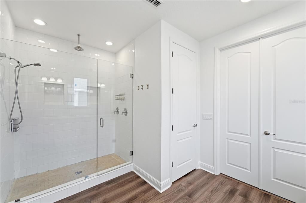 For Sale: $968,800 (5 beds, 4 baths, 3777 Square Feet)