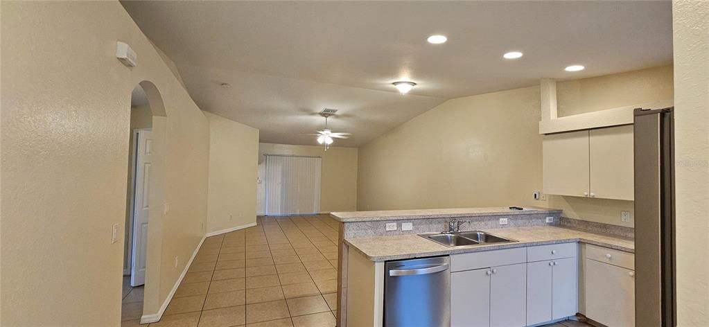 For Rent: $1,600 (3 beds, 2 baths, 1224 Square Feet)