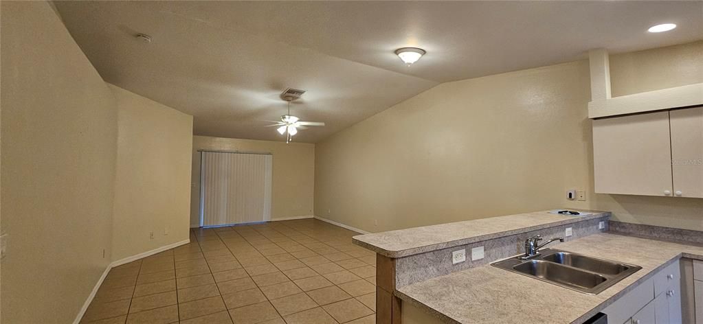 For Rent: $1,600 (3 beds, 2 baths, 1224 Square Feet)
