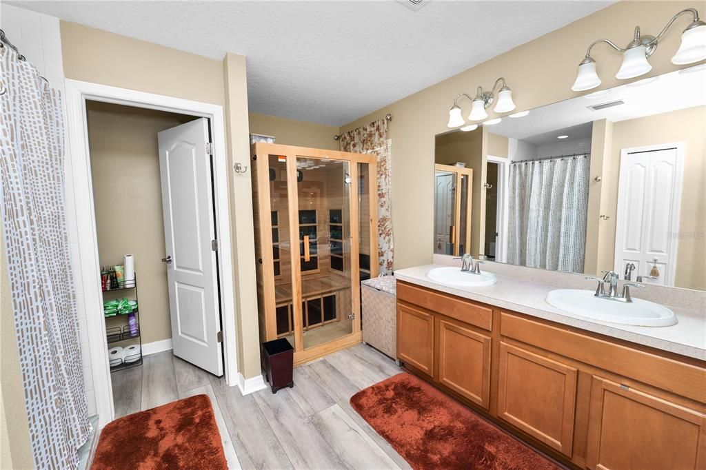 For Sale: $395,000 (4 beds, 2 baths, 2482 Square Feet)