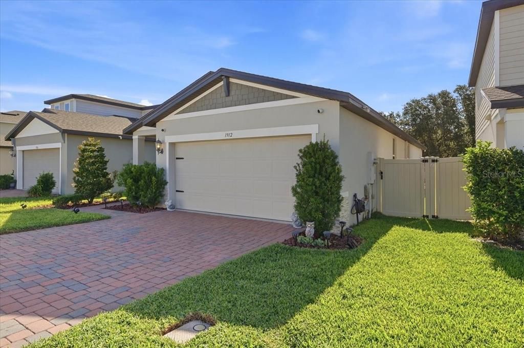 For Sale: $245,000 (3 beds, 2 baths, 1464 Square Feet)