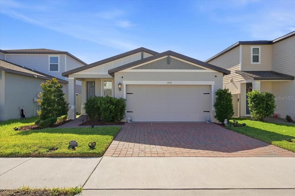 For Sale: $245,000 (3 beds, 2 baths, 1464 Square Feet)