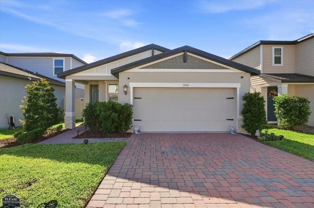 For Sale: $245,000 (3 beds, 2 baths, 1464 Square Feet)
