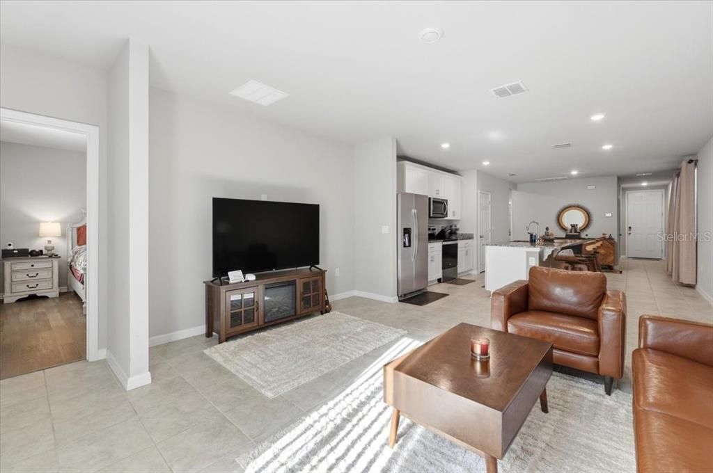 For Sale: $245,000 (3 beds, 2 baths, 1464 Square Feet)
