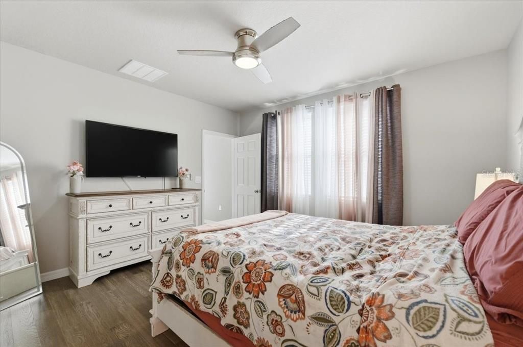 For Sale: $245,000 (3 beds, 2 baths, 1464 Square Feet)