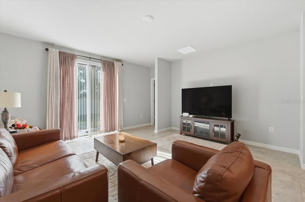 For Sale: $245,000 (3 beds, 2 baths, 1464 Square Feet)
