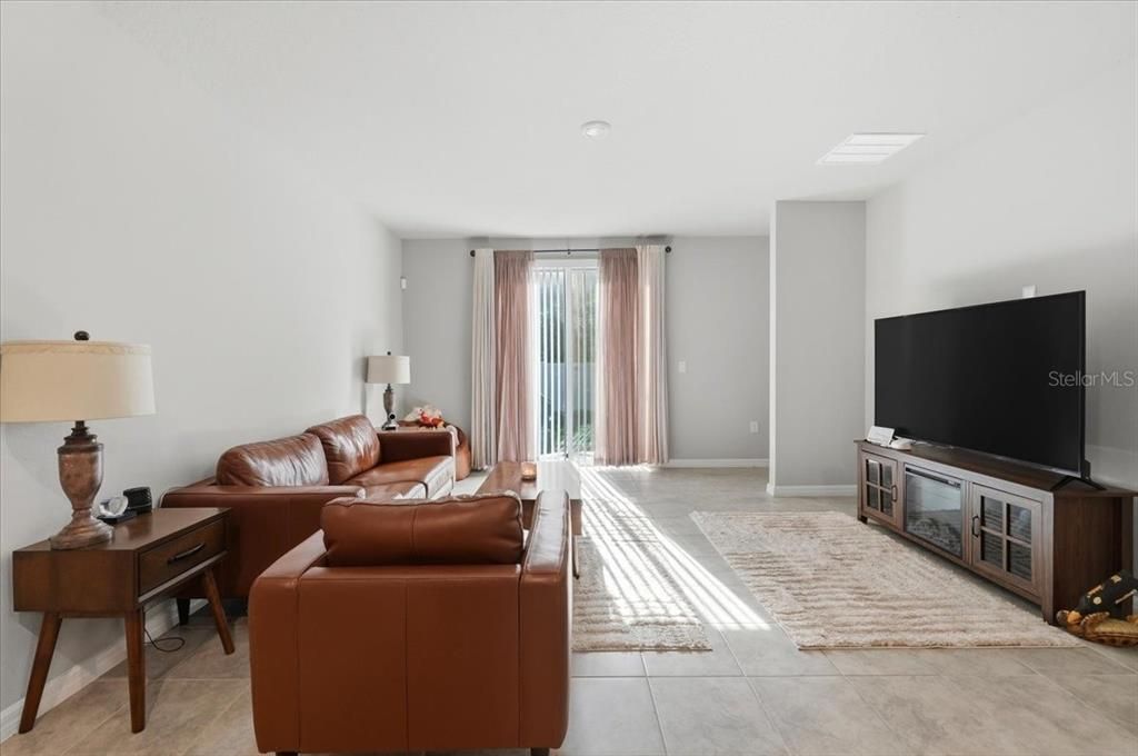 For Sale: $245,000 (3 beds, 2 baths, 1464 Square Feet)