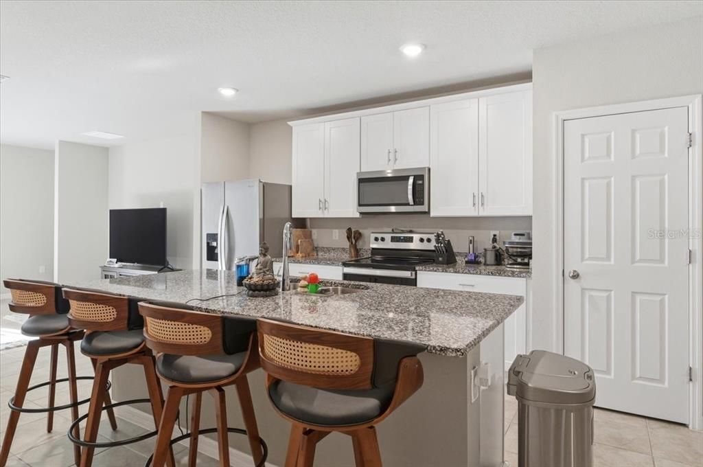 For Sale: $245,000 (3 beds, 2 baths, 1464 Square Feet)