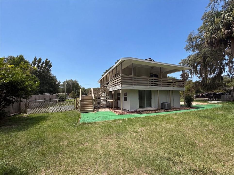 For Sale: $300,000 (3 beds, 3 baths, 1872 Square Feet)